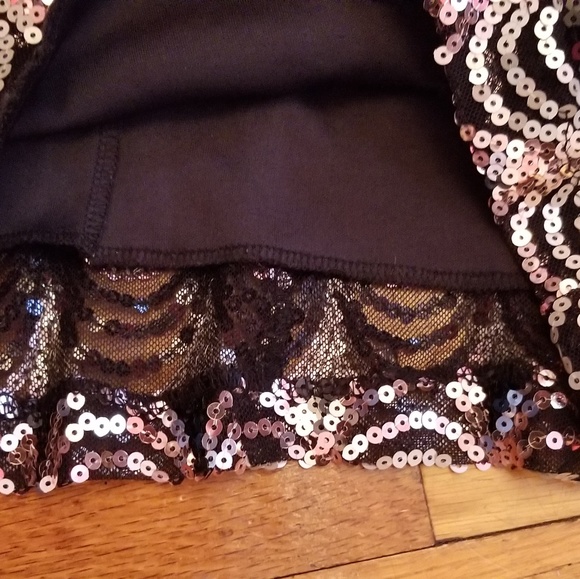 Black and Gold sequin mini dress. Perfect for Prom - Picture 5 of 7